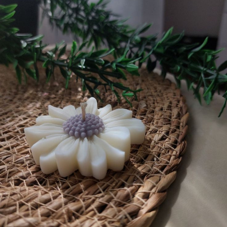 Daisy Candle